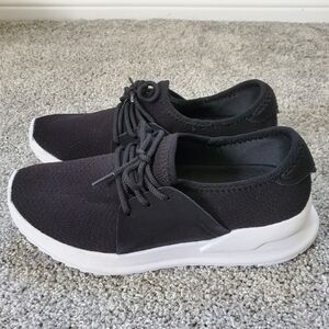 NWOT Women's Sz 7 Ripzpne Waterproof shoes